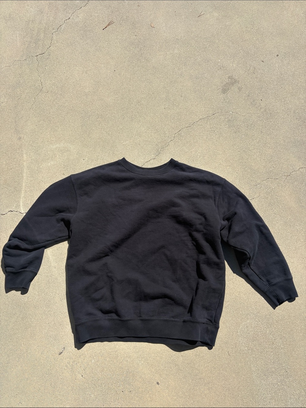 Uniqlo Classic Men's Black Crewneck Sweatshirt - blank essential heavy cotton